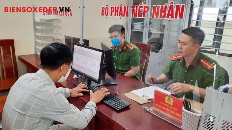 Đăng Ký Xe Tại Công An Cấp Xã: Thủ Tục Đơn Giản 2026