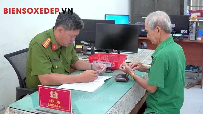 Đăng k&yacute; xe tại C&ocirc;ng an cấp x&atilde;